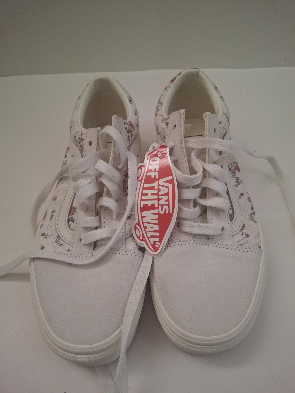 Vans Old Skool Low Top Sneakers in White with Floral Print - Picture 2 of 7